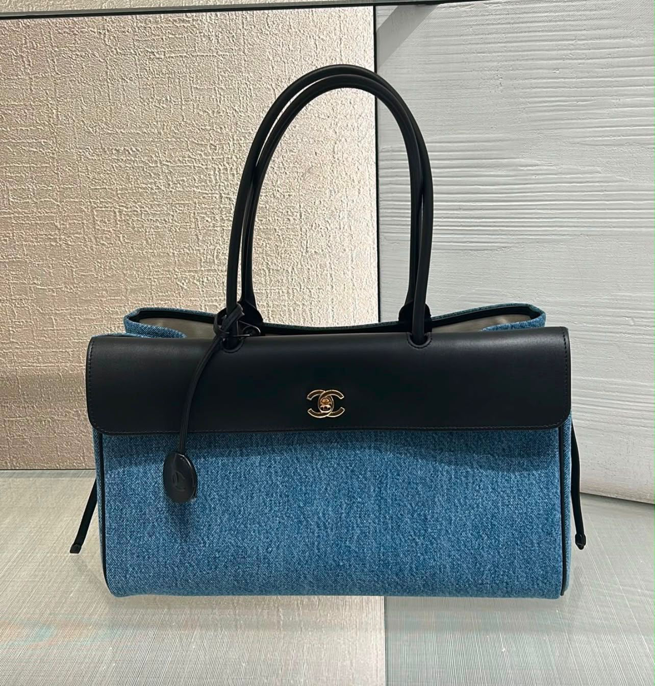 Chanel Tote "Métiers D'Art 2026" Denim, Calfskin & Gold