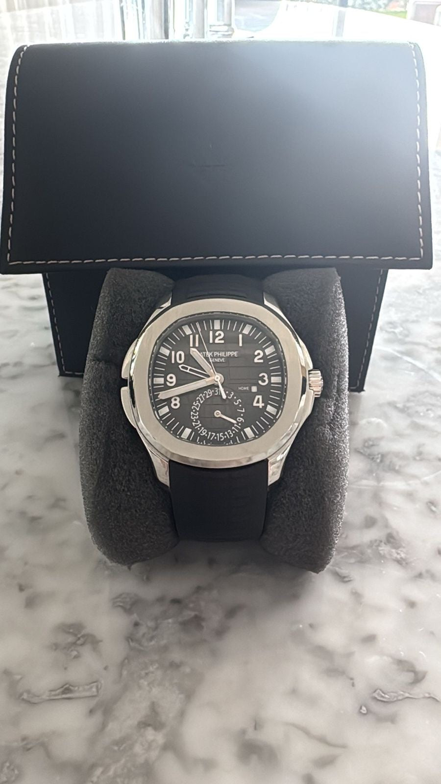 Patek Philippe Aquanaut Ref: 5164A Year 2018 Full set Front picture
