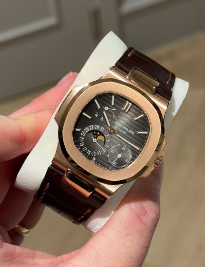 Patek Philippe - Nautilus.
Reference: 5712R.
Year 2022.
Full set.
Brand new.